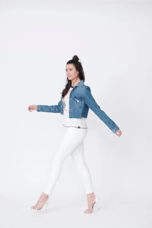 Straight - leg women jeans with a classic and timeless appealThe Gwyneth Indigo