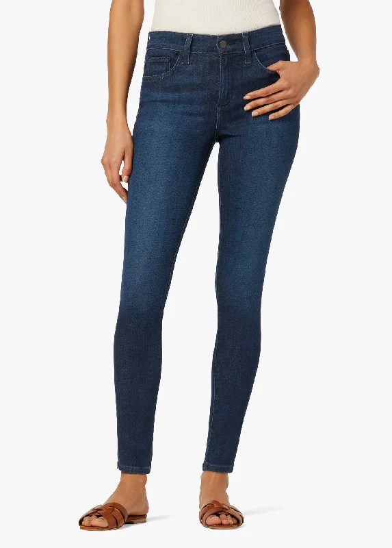 Dark - wash women jeans for a sophisticated and slimming effectTHE ICON