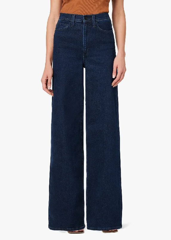 Plus - size women jeans for a comfortable and stylish fitTHE MIA