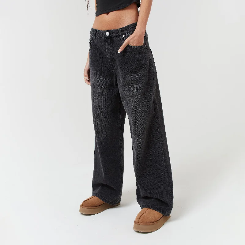 Mom jeans for a nostalgic and casual lookEveryday Jean | Washed Black