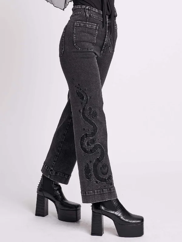 Women's discounted work pants Cargo women jeans with multiple pockets for added functionality Distressed Embroidered Jeans Women's discounted work pants Cargo women jeans with multiple pockets for added functionality Distressed Embroidered Jeans