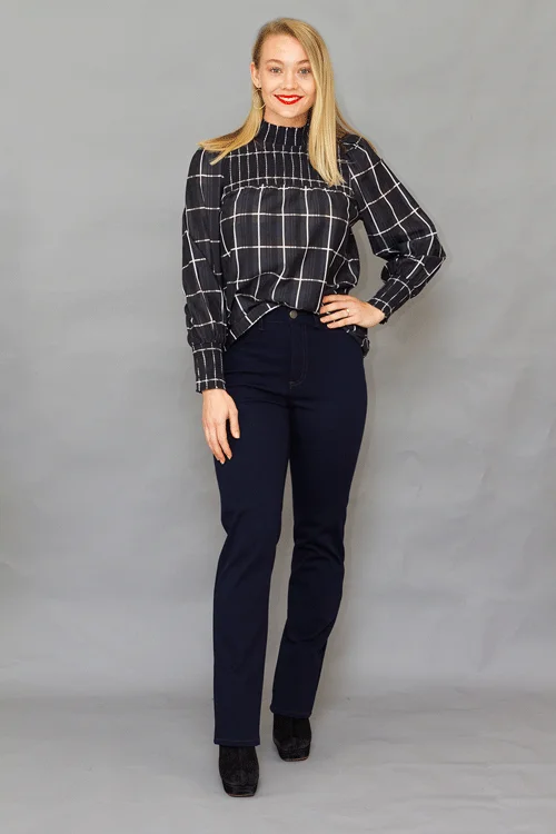 Women's pants with hidden pockets Embellished women jeans with studs or rhinestones for a glamorous touch FDJ - 6439214 Suzanne Jean