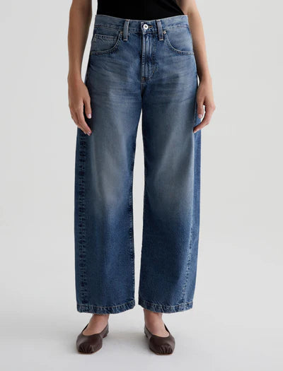 Women's pants for job interviews Skinny women jeans with a form - fitting design Hattie High Rise Barrel