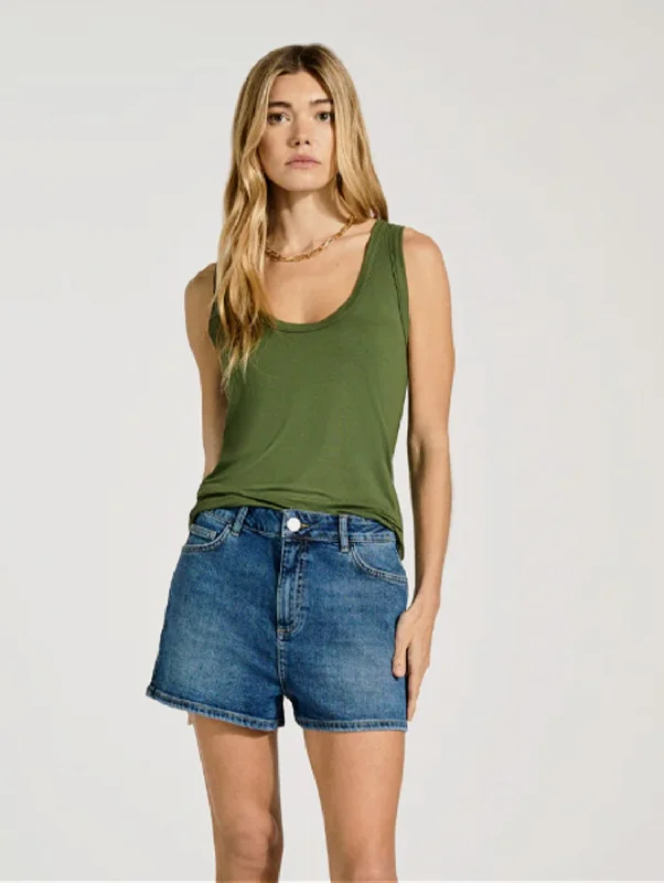 Women's pants for yoga studio Cargo women jeans with multiple pockets for added functionality Isendre Organic Shorts | Indigo Women's pants for yoga studio Cargo women jeans with multiple pockets for added functionality Isendre Organic Shorts | Indigo