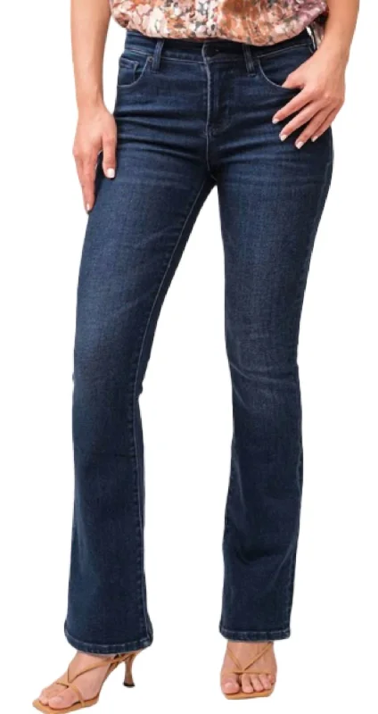 Women's straight - leg lounge pants Mom jeans for a nostalgic and casual look Jaxtyn Jeans In Boston Women's straight - leg lounge pants Mom jeans for a nostalgic and casual look Jaxtyn Jeans In Boston