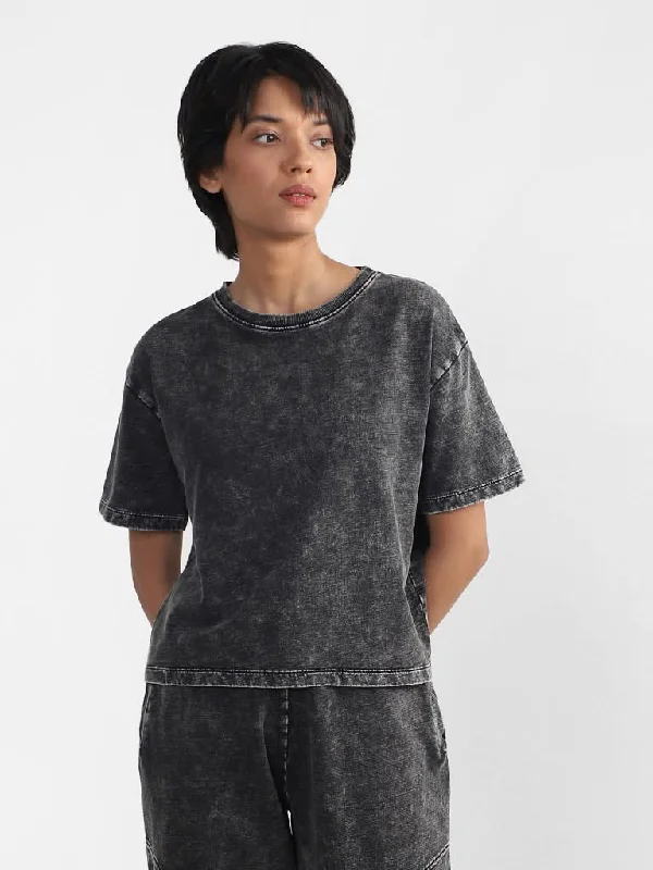 Women's embroidered ethnic pants Ripped women jeans for a rebellious and fashion - forward style Studiofit Plain Black Cotton T-Shirt Women's embroidered ethnic pants Ripped women jeans for a rebellious and fashion - forward style Studiofit Plain Black Cotton T-Shirt