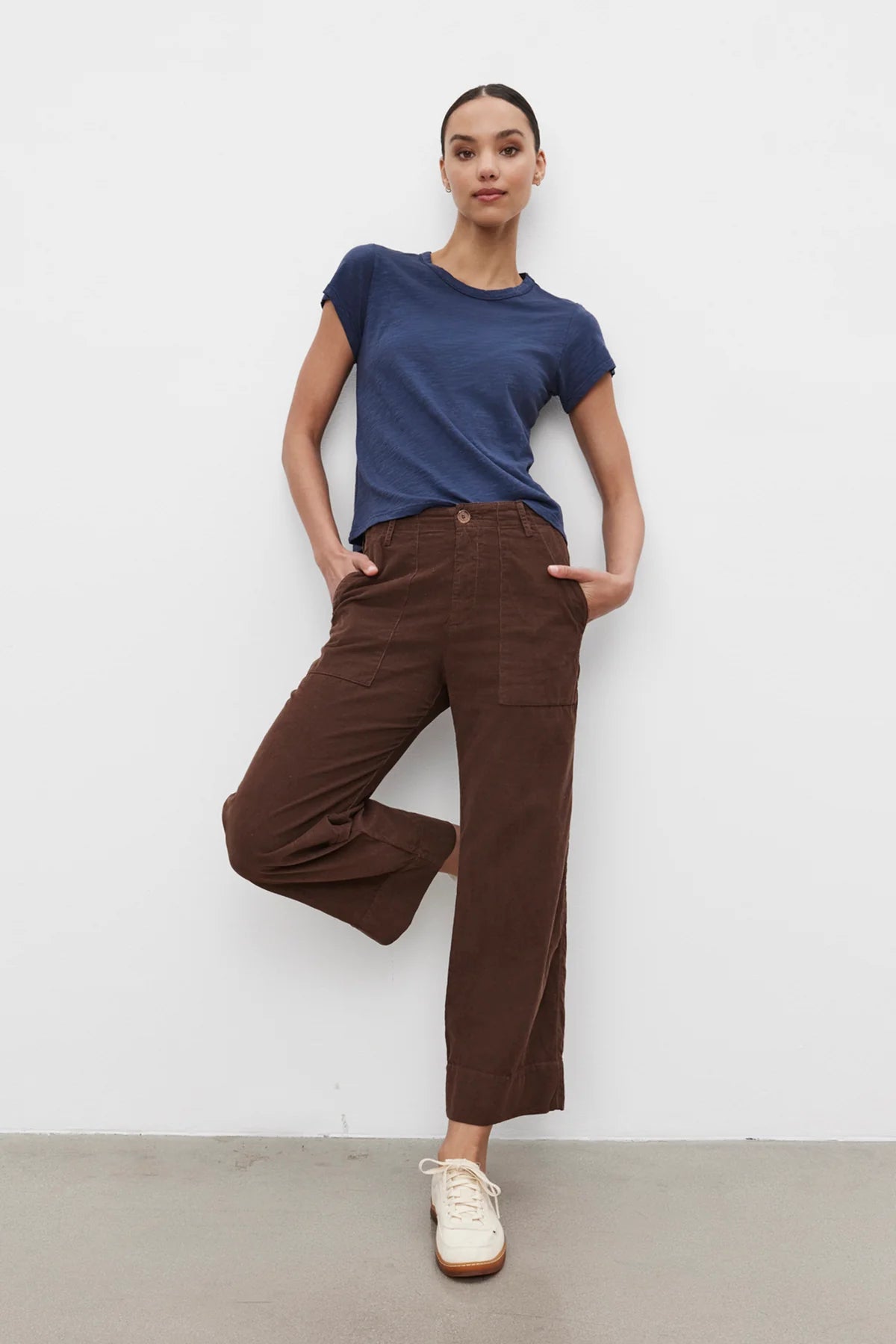 Women's low - rise denim pants Distressed women jeans for a trendy and edgy look Vera