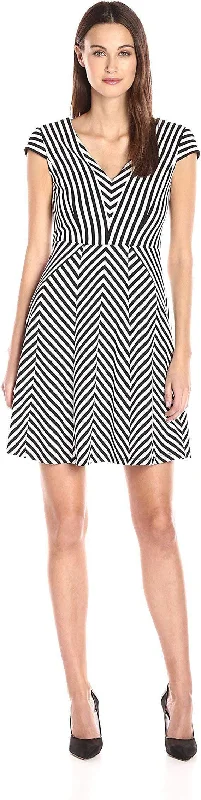 Cocktail dresses with a ruched bodice and spaghetti strapsAdrianna Papell - AP1D100624 Striped V-Neck A-Line Short Dress
