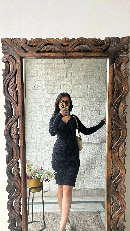 Mini bodycon dress for a night out on the town​Black beautiful 32-34 bust/l:35
