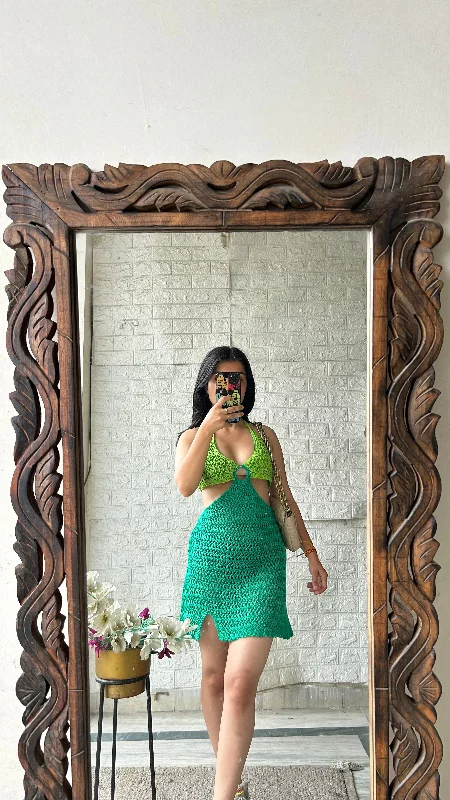 Bodycon dress with a ruffled trim​Crochet dress 30-32 bust-l:32
