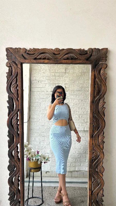 Bodycon dress with a ruffled trim​Cute dress 32-34 bust/l: 37
