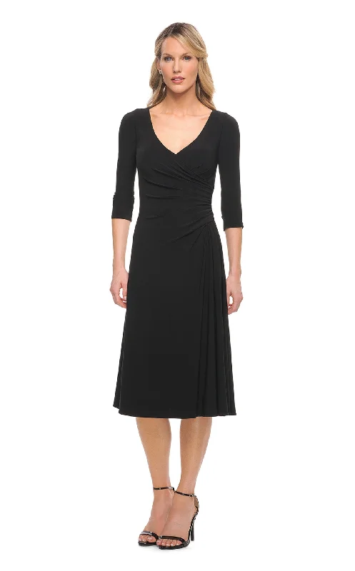 Sleeveless cocktail dresses in a silk - blend fabric for a luxurious feelLa Femme 30069 Dress