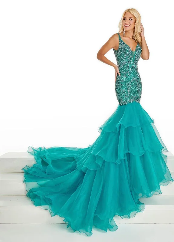 Sequined bodycon dress for a sparkling party look​Rachel Allan Sparkling Long Formal Prom Dress
