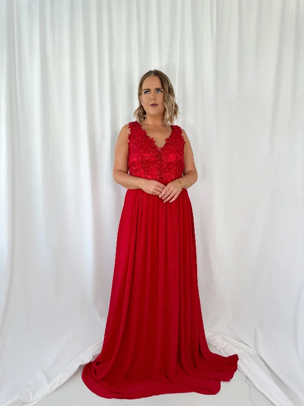Wedding guest dresses with pom - pom trims for a playful lookTelma Broderie Top Pleated Maxi Dress - Red