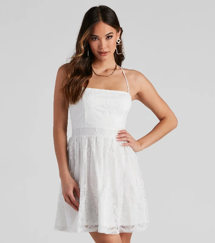 Cocktail dresses with a keyhole back and a midi - lengthWilla Flocked Velvet Party Dress Cocktail dresses with a keyhole back and a midi - lengthWilla Flocked Velvet Party Dress