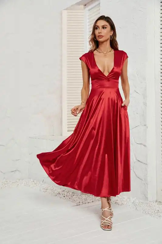 Cocktail dresses with a gathered skirt and a button - down frontWomen’s solid color V-neck short-sleeved wide-waisted short-sleeved dress