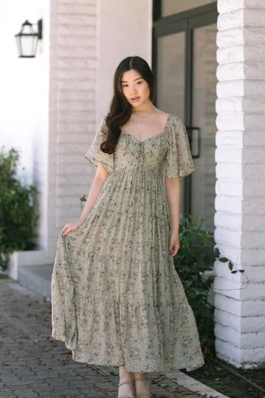 Printed wedding guest dresses with tropical motifs for beach weddingsYara Sweetheart Tiered Dress Printed wedding guest dresses with tropical motifs for beach weddingsYara Sweetheart Tiered Dress