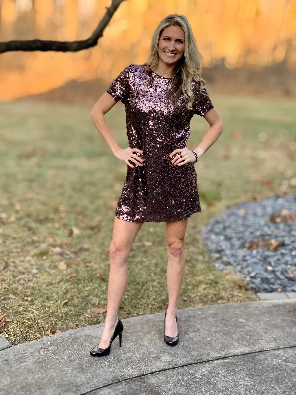 Formal dresses with pleated bodices and taffeta fabric for a traditional lookCHANDELIER MINI DRESS Formal dresses with pleated bodices and taffeta fabric for a traditional lookCHANDELIER MINI DRESS