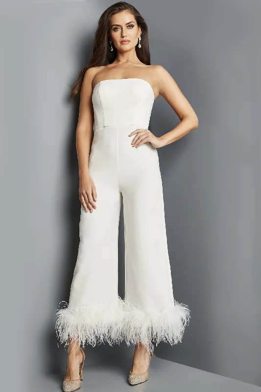 Prom dresses with metallic - colored fabrics and beaded embroidery for a glamorous promJovani 22590 Prom dresses with metallic - colored fabrics and beaded embroidery for a glamorous promJovani 22590
