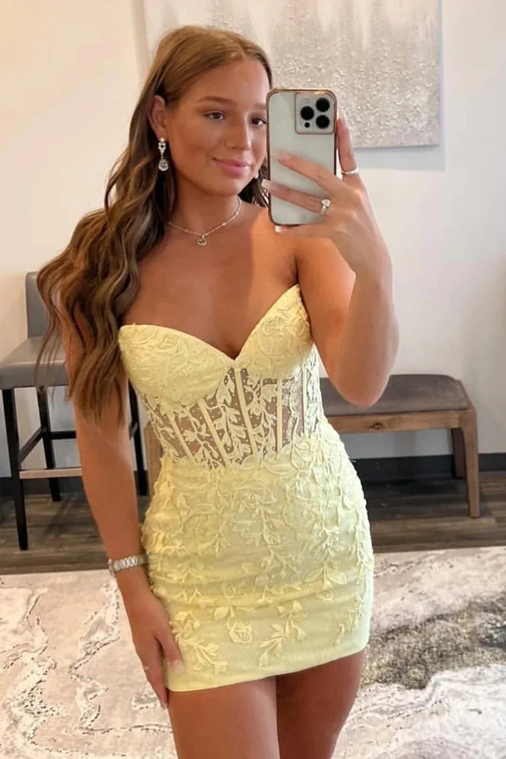 Party dresses with a one - shoulder design for a modern and unique look​Sheath Sweetheart Yellow Short Prom Dress with Appliques